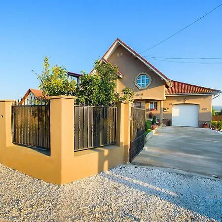 Konukevi Casa Iulia